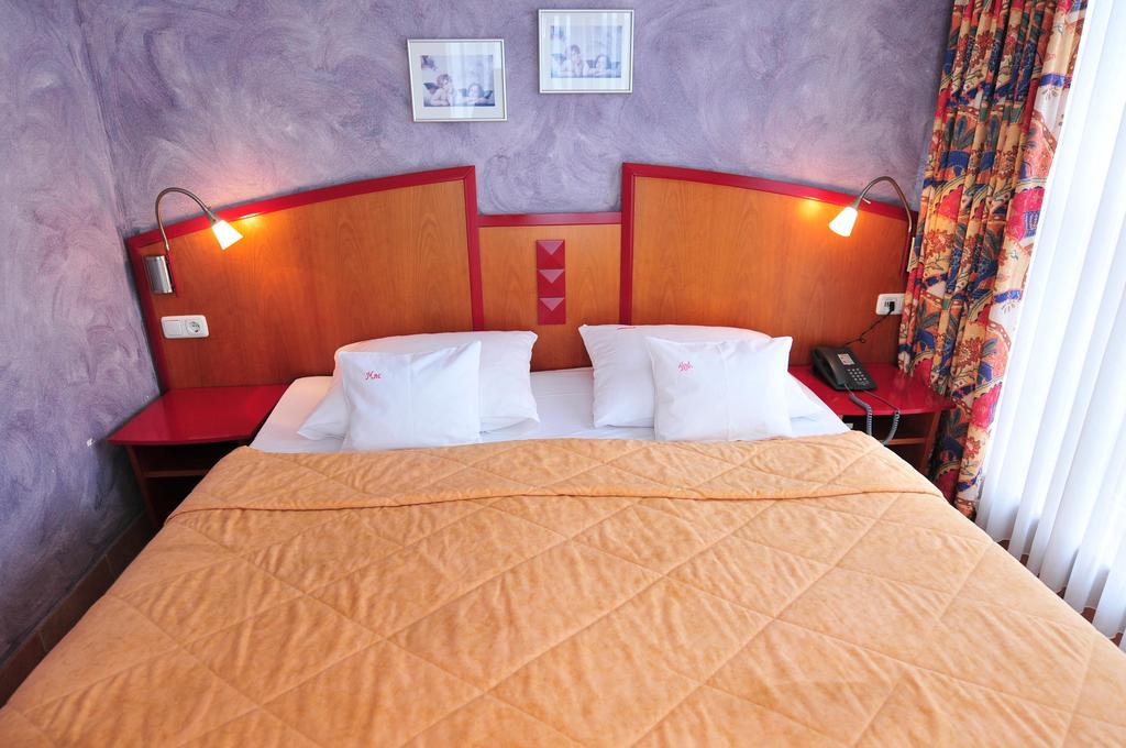 Hotel Mado Кельн Номер фото